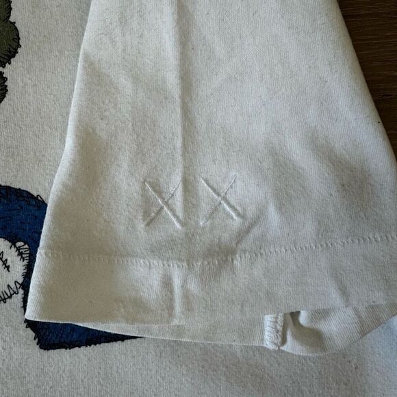 KAWS x Uniqlo Size S/M Gone Tee Shirt White Furry Companion Graphic Streetwear - Picture 4 of 5